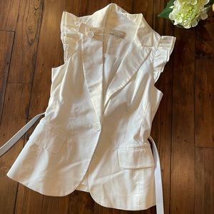 Sleeveless white Blazer with Belt